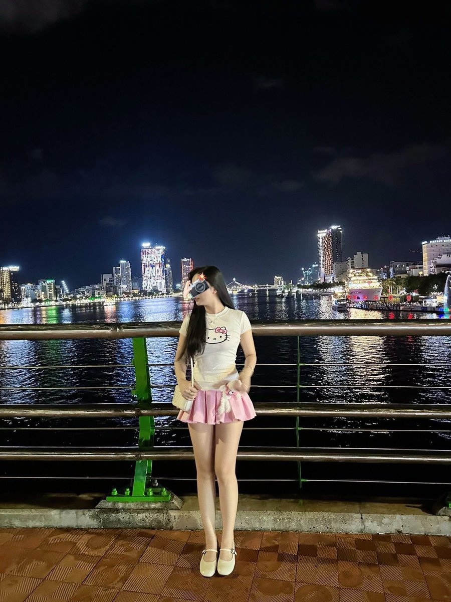VietNamGirl3's tweet photo. Dạo phố đêm https://t.co/DyJo9l2D4F