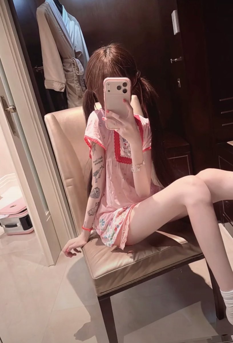 nicole65ql3's tweet photo. 再强调一次：我不要🚪！真不要！ 想看什么痛快点告诉我， 我看到立马发.就是手发酸发不完而已 不需要你们打钱支持我
1：看福
2：看🐻 https://t.co/GjtcXZRV0J