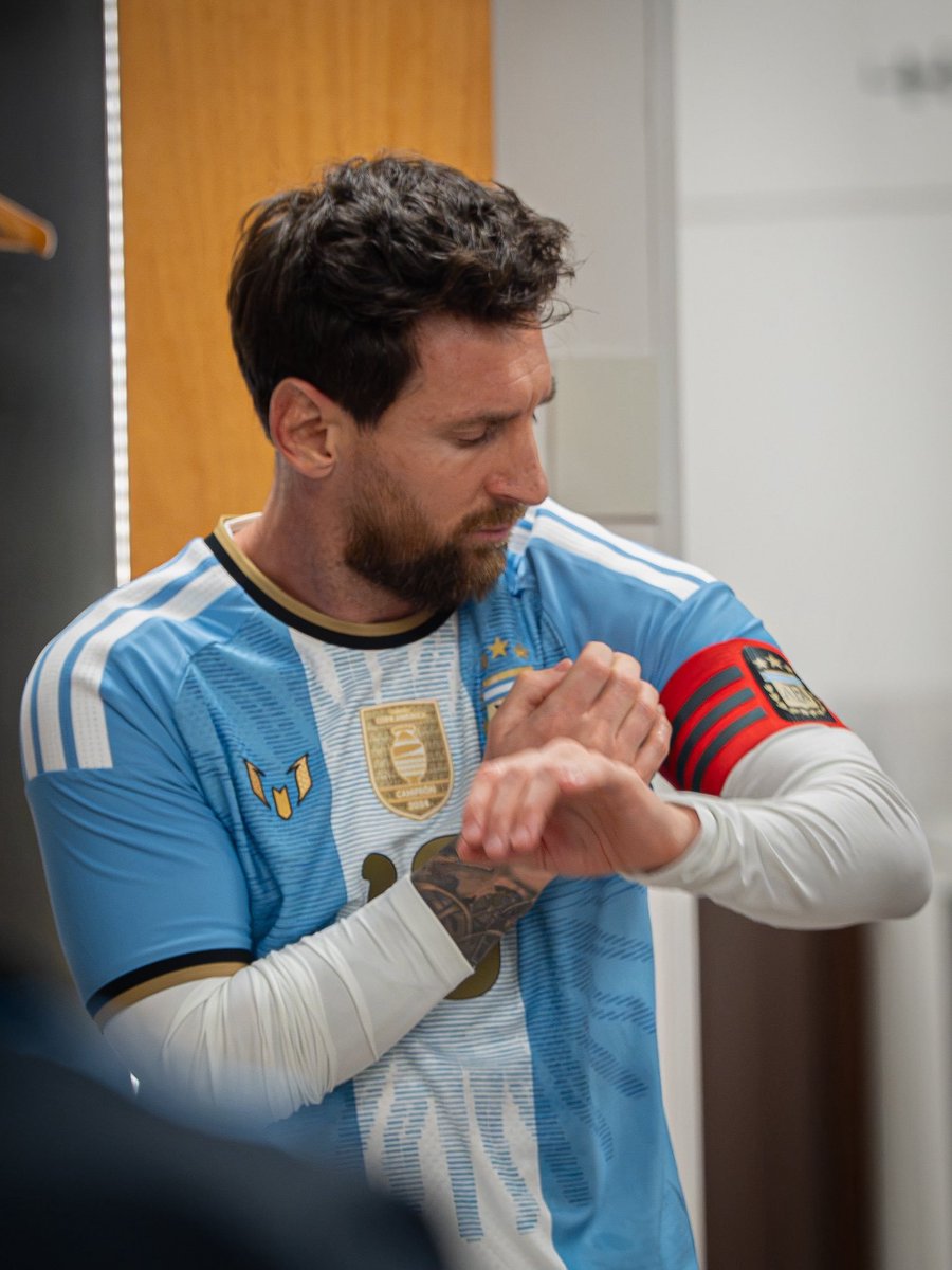 MessiLeoBrasil_'s tweet photo. 934 gols.
427 assistências.
1.361 participações em gols.

LIONEL MESSI, SENHORAS E SENHORES. https://t.co/Rc2AkMEDPr