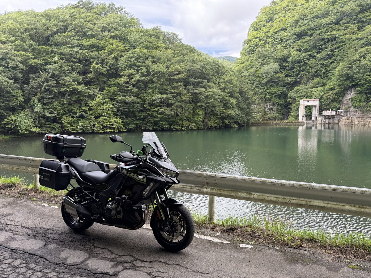 versys1000rider's tweet photo. スクリーンを交換予定。
オダックスってとこのやつだけど、まともに取り付けられなくて、裏側のゴムパッキンを複数購入して、やっとこさ取り付けた。
短くて風が当たるようになって良かったんだけど、冬になる前に交換する。次はプーチ。
かなりでかいぞ💦
#VERSYST #VERSYS1000SE https://t.co/LEzTe3eB3F