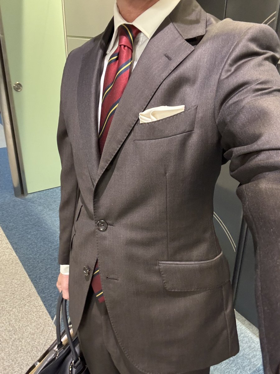 Contents_san's tweet photo. 若作りなネクタイ https://t.co/wmiRqOjjfG