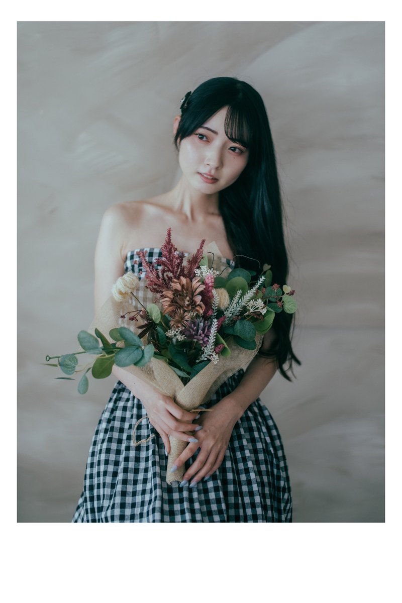 massayan_ko's tweet photo. 蹴り上げた白砂、抱えた花束 https://t.co/UZz7kFq8B5