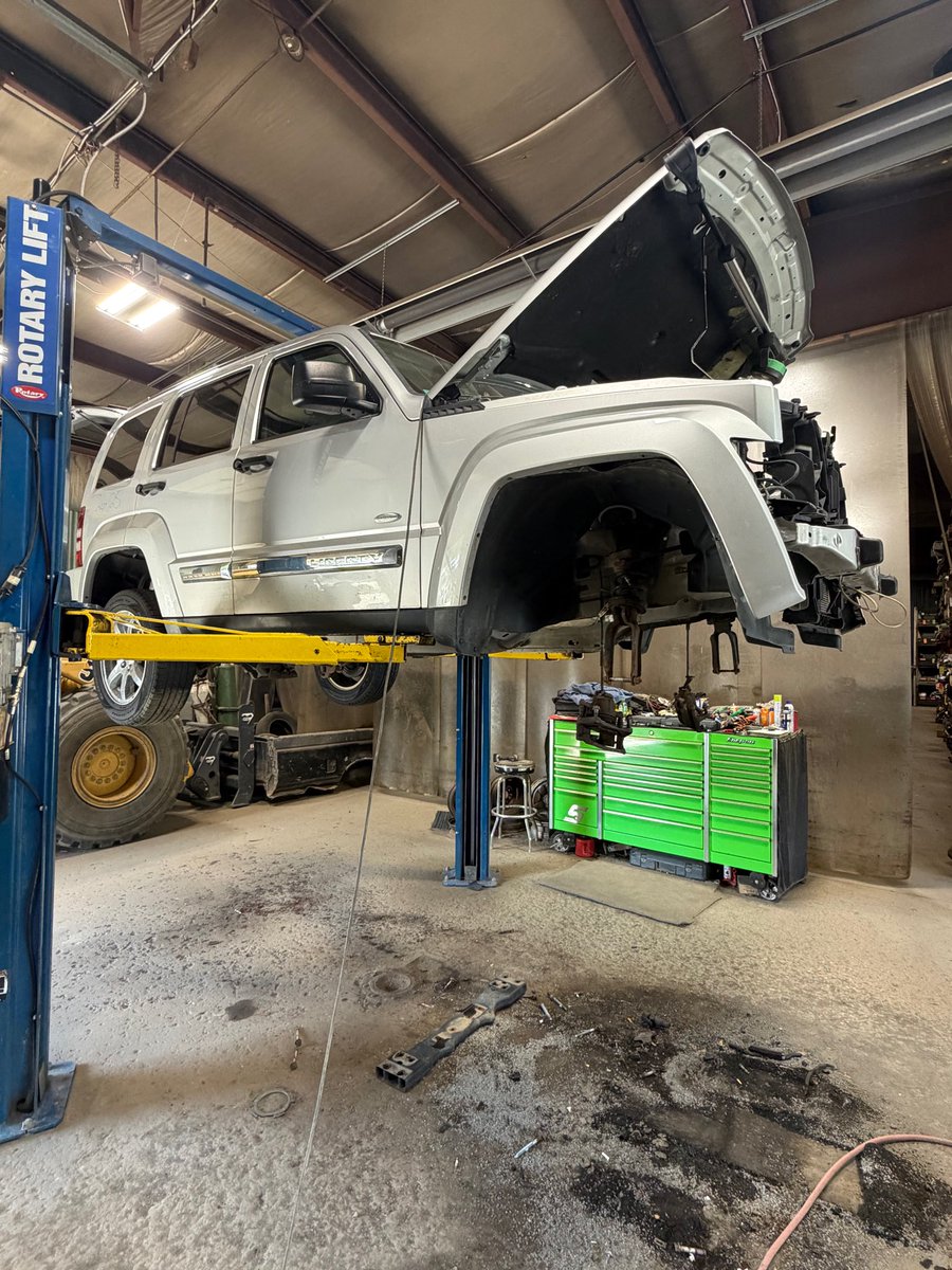 partridge96313's tweet photo. Life styles of the not so rich and famous!! 🔧🪛🧰 https://t.co/ZxtjXxsi3C