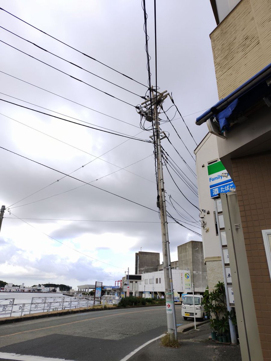 uooto_misaki's tweet photo. おはようございます。
今朝の三浦三崎は曇り☁
だいぶ涼しくなってきました。

今日はきのこの日🍄
きのこと聞くと、例のお菓子戦争を思い浮かべるのですが、私はたけのこ派です。

本日もよろしくお願いします🐟

#企業公式が朝の挨拶を言い合う 
#企業公式が毎朝地元の天気を言い合う https://t.co/RGuJonzKiK