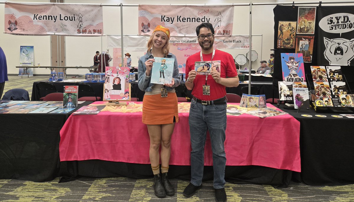 ufocatcherken's tweet photo. SNAFU Con Day 3 highlights: Hanging out with the cool cats of Ascendent Animation and autograph swapping with my table neighbor and fellow VA, the always awesome Kay Kennedy! 💞

@SNAFUCon @AscendedAnime #snafucon #animecon #reno #otakulife https://t.co/Lp4dIOBvqK