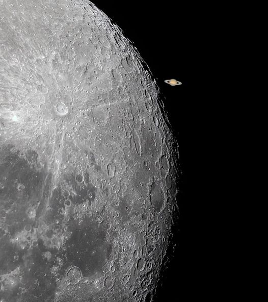 earth_moonw's tweet photo. Moon and Saturn https://t.co/zshZqaLTjZ