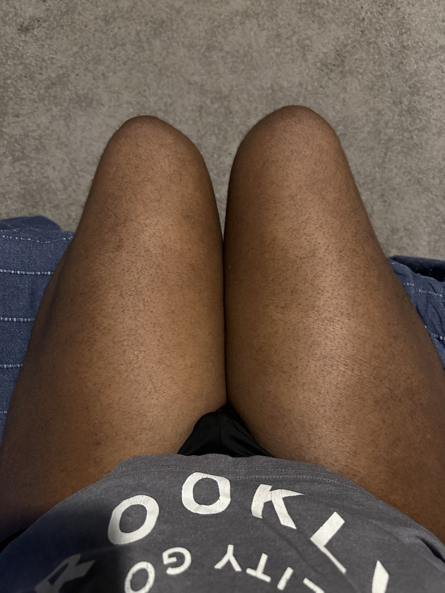 mummyslag's tweet photo. it’s my birthday 🥳
so as a birthday present, pls like or rt this post and follow me and i’ll follow back :) trying to get more moots from #nsfwtwt 
#nsfw #moots #thighs #chubby https://t.co/gn5sM7jsRM