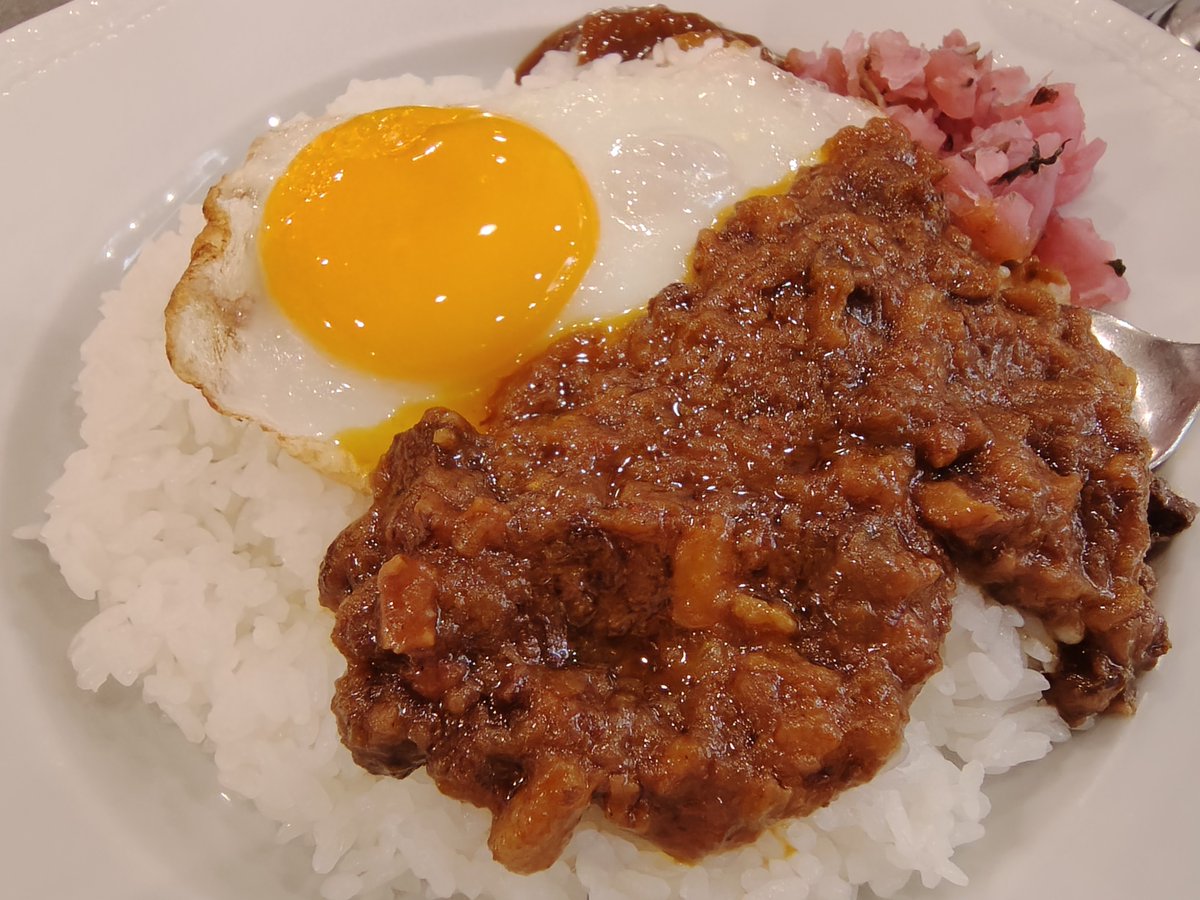 netdetrade's tweet photo. ロイヤルホストで朝カレー
（謎の甘いチャツネ付き）

インドカレーではないですが
おいしくいただきました。 https://t.co/coYC1hg7zt