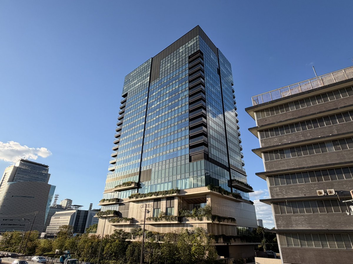 mansion__cat's tweet photo. 目黒蓮、パティーナ大阪来てたのか！
大阪城が綺麗に見える、素敵なホテル✨ https://t.co/Pi6WS8Zdv3