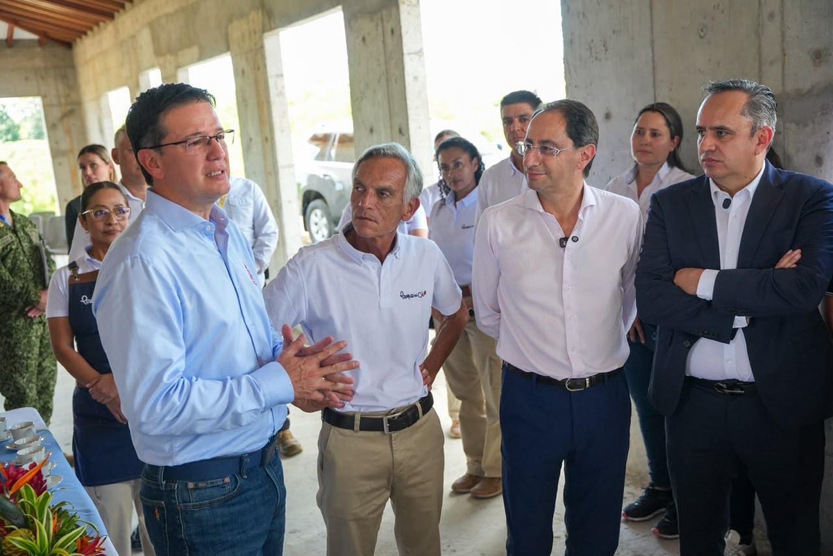 GermanBahamon's tweet photo. Hoy presentamos al vicepresidente de la República, José Manuel Restrepo, los avances de construcción del nuevo hotel del Parque del Café.

Esta importante inversión representa una apuesta por el desarrollo económico del Quindío y el Eje Cafetero, la generación de empleo y el fortalecimiento del turismo en nuestra región.

En 2027, cuando la Federación Nacional de Cafeteros cumpla 100 años de historia, abriremos sus puertas al público.

Seguimos transformando nuestro patrimonio cafetero en oportunidades de desarrollo para las regiones.

@ViceColombia 
@jrestrp 
@FedeCafeteros