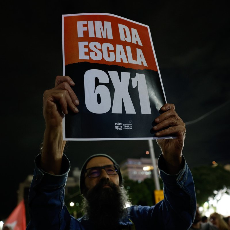 centralreality's tweet photo. 🚨HISTÓRICO! O Senado APROVOU a PEC que acaba com a escala 6x1. https://t.co/HodDIMiWAh