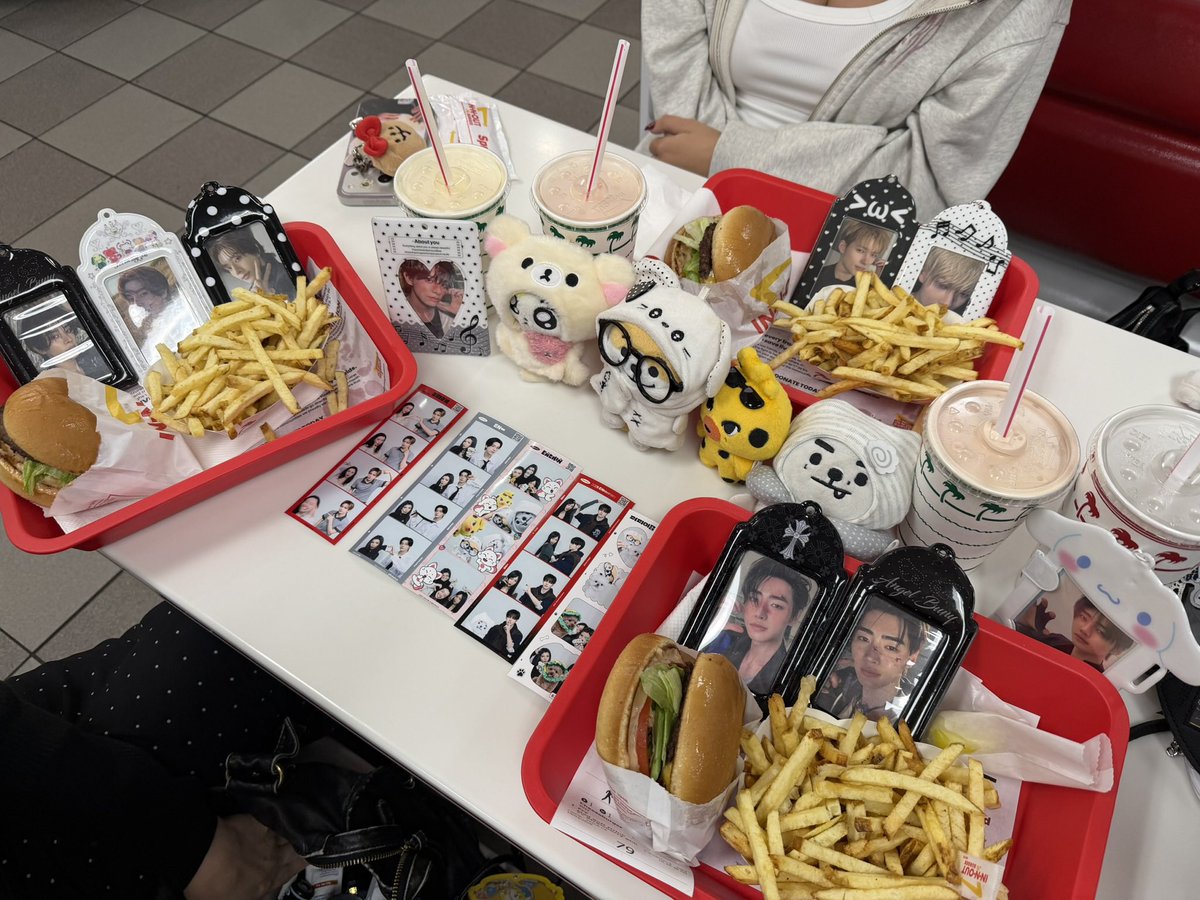 hoonpeachsoju's tweet photo. engene sleepover healings with my hearts soon https://t.co/GlbPEgZO9c