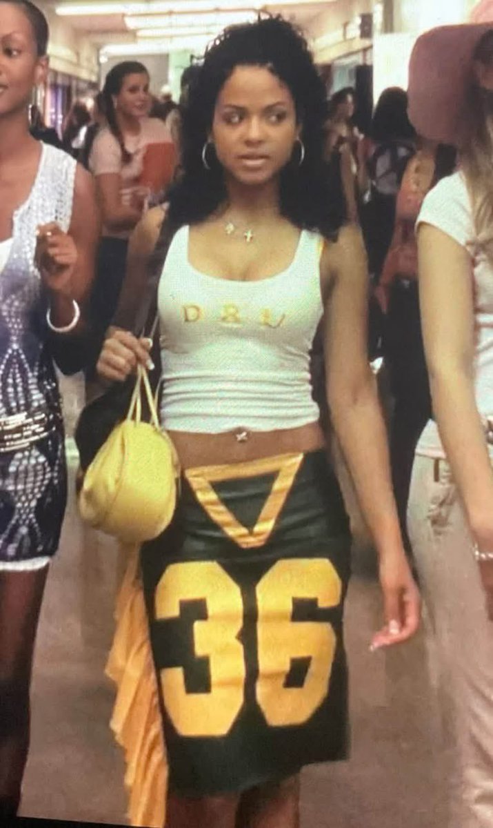 trendycentraal's tweet photo. I was born in the wrong generation, I was supposed to be grown in 2004 😭💗 https://t.co/YZqk4i52Au
