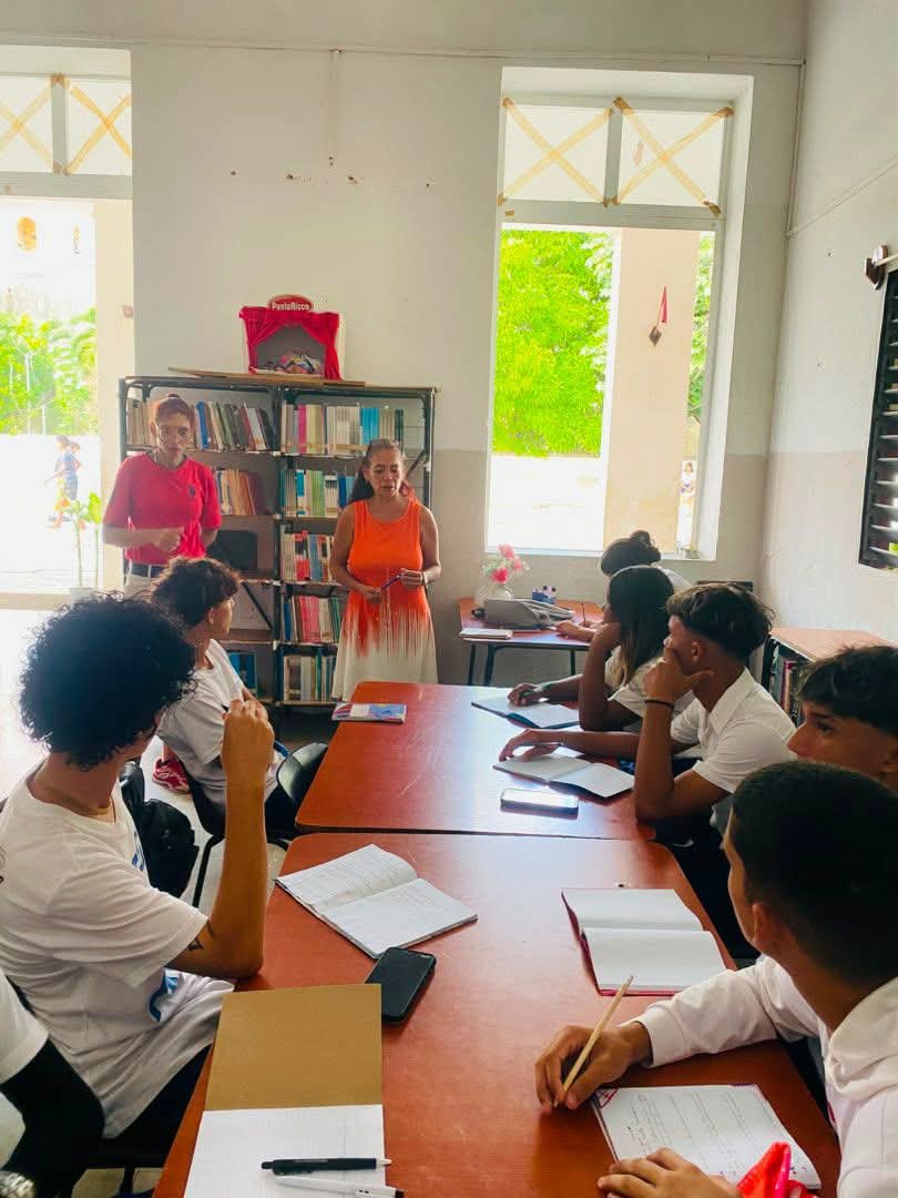 robe_soto2000's tweet photo. 📣La práctica de familiarización de los estudiantes de primer año ya es un 💖ÉXITO💖Agradecemos la grata acogida de docente y educandos de las instituciones educativas😍#EducaciónIsladelaJuventud
#CubaMined
#Formaciónpedagógica 
@EnaReyesTorre @rlicea_mojena @SentirPinero1 https://t.co/q518Zcxl49