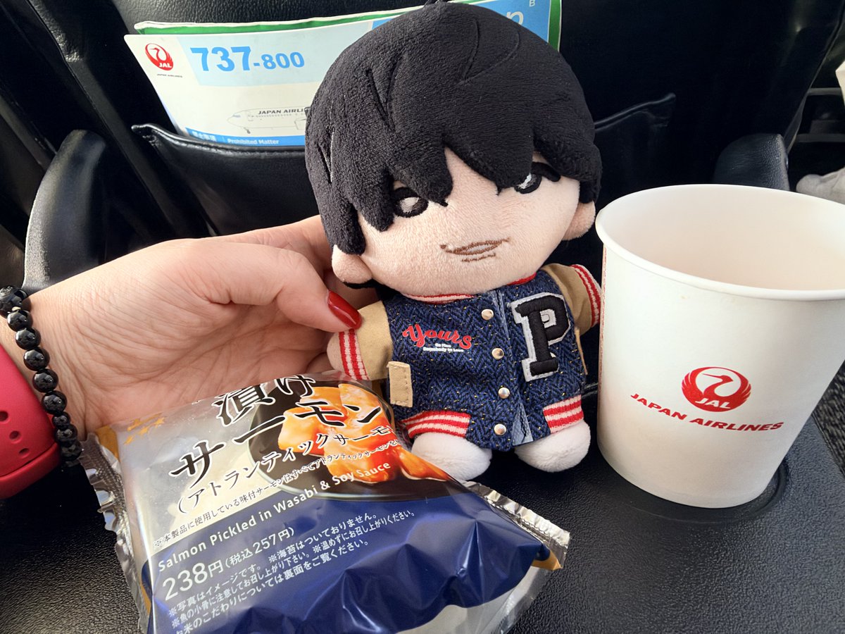 33spica's tweet photo. 知ってますよ、7:40発の✈️なのに6:30に起きたことを…
パッキングもまだ完全に終わってないのに、よくまぁ間に合ったものです
機内で朝ごはんはいつものことです
#ほくぬいといっしょ 

アラーム忘れてて、逆によくぞ起きれたわ
すべて時間内に間に合ったから良かったよ https://t.co/sYK61FCirV