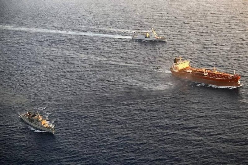 LetsArmUKR's tweet photo. 🔥 UPDATE:

Reuters: the Trump administration is weighing easing sanctions on shadow-fleet tankers that hauled Russian, Iranian and Venezuelan oil, all to push down record freight rates.

This comes days after Trump lifted sanctions on Russian diesel, which angered Zelensky, Europe and Senate Republicans.

So the sanctions meant to choke Moscow's oil income get dismantled carve-out by carve-out, to fix a price problem Washington's own Iran war created.

The tankers financing Russian missiles are about to get a discount, and Ukraine gets the bill.

Source: @exilenova_plus