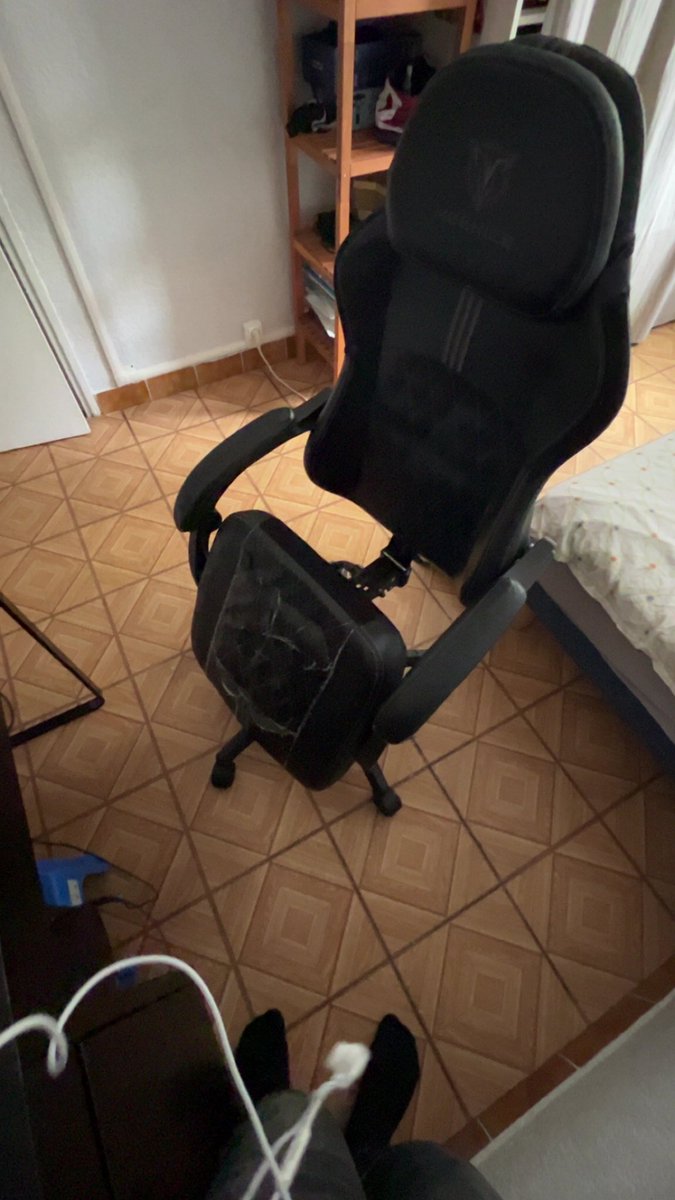 mhdafrotrap3's tweet photo. voici mon setup j’espère un max de like https://t.co/MYSEep5EF9