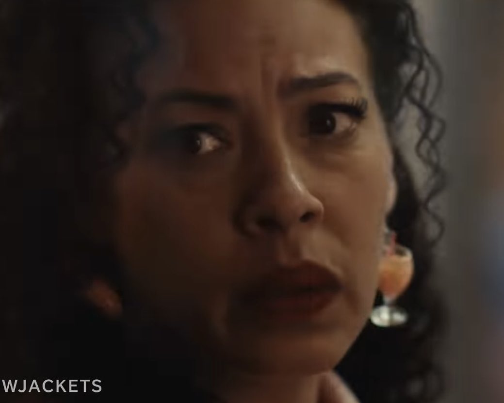 taivancel's tweet photo. Her lipstick and earrings...The femme character of all time even at the end of the world https://t.co/Mbs7BjJ41P