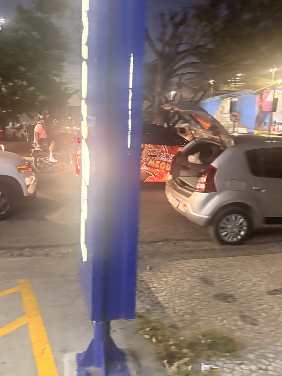dbitow's tweet photo. e ontem que passou o byd konosuba em feira de santana bahia https://t.co/ucXHCep15W