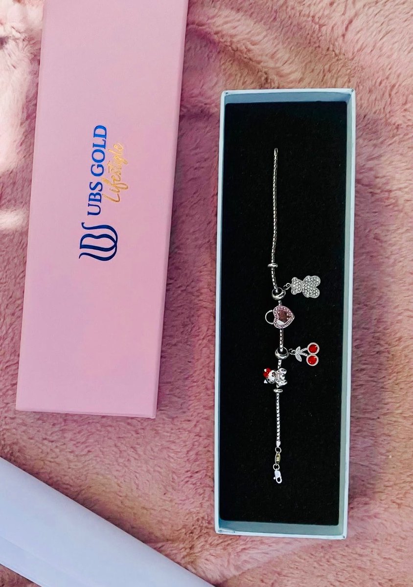 accresst's tweet photo. Akhirnya punya pandora tapi EMAS🫶
Jujurr aslinya masih pengen pandora, tapi kalo diingat2 sayang duitnya untuk kaum mendang mending

Kalo Emas kan bisa dijual lgi😁 
MANA INI CANTIK BGT IHHH💗🥹 https://t.co/IphNzfU44t