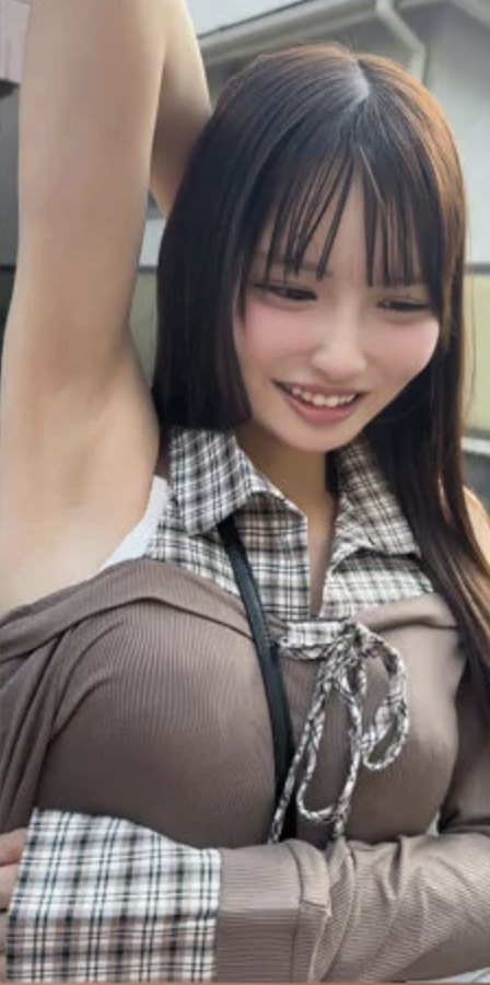 AndresCornejo02's tweet photo. こんなに美人なのに1本だけミスしてるの草w https://t.co/IkruVGNv4a