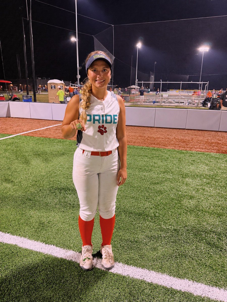 Clarissamj09's tweet photo. 5-0 Champions of the Bats Are Back in Springfield!🥇
I batted a .375 with (0 k’s and 0 BB) and withheld my 1.000 FPCT with 0 errors on the day. Back at it this Sunday!! https://t.co/tXA4Ww71pI
