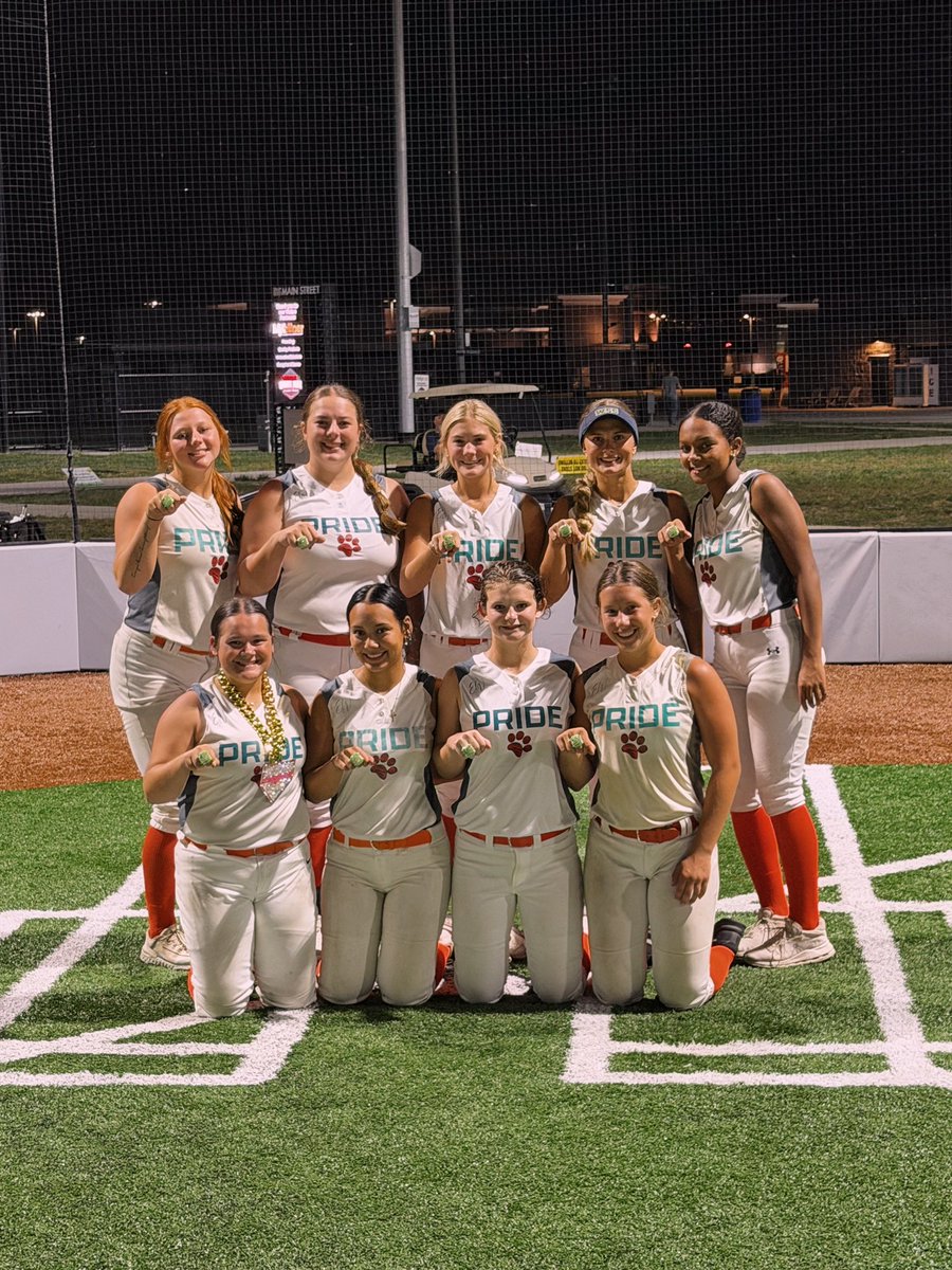 Clarissamj09's tweet photo. 5-0 Champions of the Bats Are Back in Springfield!🥇
I batted a .375 with (0 k’s and 0 BB) and withheld my 1.000 FPCT with 0 errors on the day. Back at it this Sunday!! https://t.co/tXA4Ww71pI