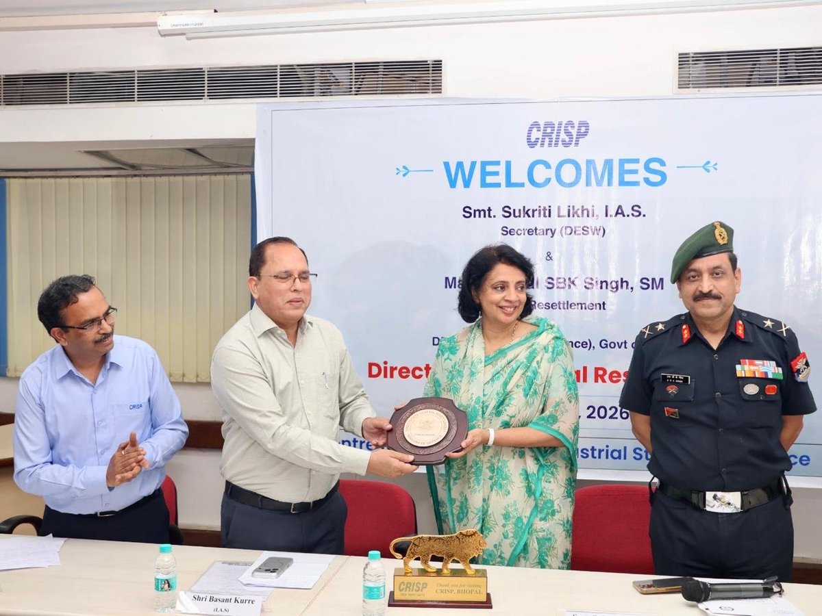 dgrIndia's tweet photo. Empowering Veterans with Future-Ready Skills! 🇮🇳

Smt. Sukriti Likhi, IAS, Secretary Dept of Ex Servicemen Welfare, Ministry of Defence accompanied by Maj Gen SBK Singh, DG Resettlement, visited @crispbhopal to review DGR’s ongoing resettlement training programmes.

She interacted with 91 Armed Forces personnel  undergoing certification in Graphic Design, 2D Animation & Motion Graphics. 

Participants were motivated and enthusiastic to acquire new-age skills and prepare for successful second careers.

DGR remains committed to equipping our veterans with industry-relevant skills, new opportunities and the confidence to excel in their next innings.

From Military Service to New-Age Careers—Empowering Veterans, Enabling Futures.

#DGR #DESW #ArmedForces #SkillIndia #Resettlement #ExServicemen

@rajnathsingh 
@DefenceMinIndia 
@SethSanjayMP 
@HQ_IDS_India 
@SpokespersonMoD
@adgpi 
@indiannavy 
@IAF_MCC 
@PIB_India 
@KSBSectt
@CentralOrg_ECHS
@crispindia_