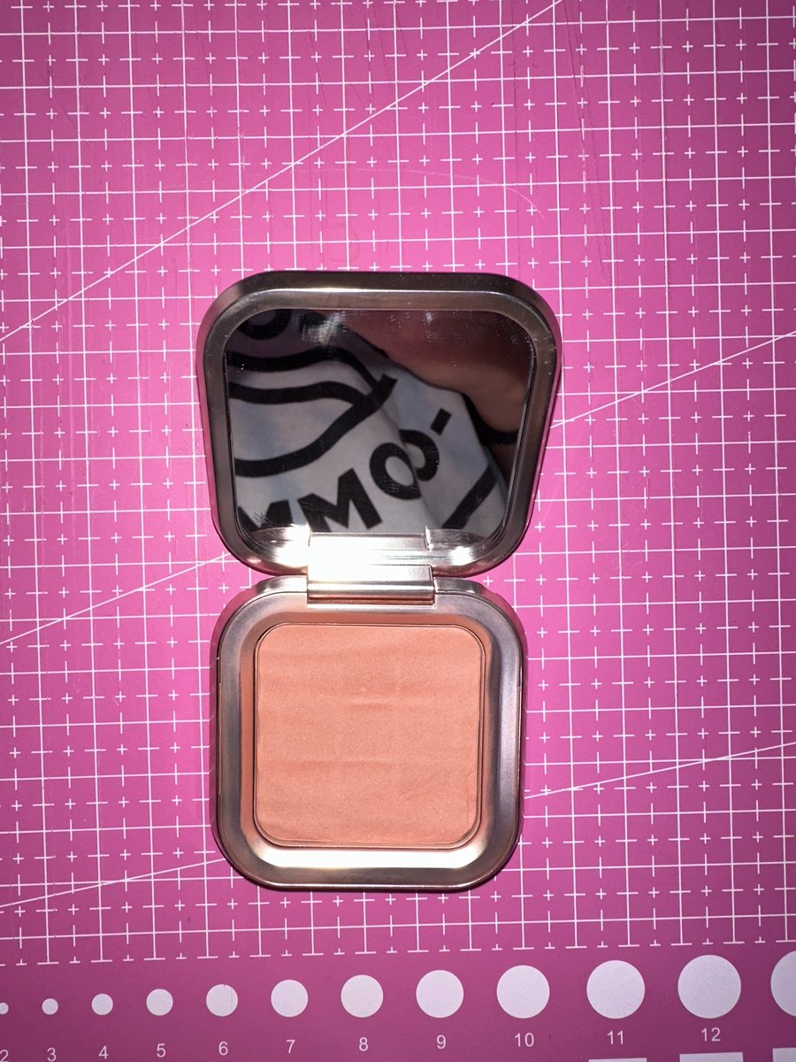 beartaehv's tweet photo. preloved instaperfect blush 45k shade 03 eclat , condi liat di pic ya, sisa masih banyak, expired tahun depan 2027 https://t.co/2MC7ZZXvtT