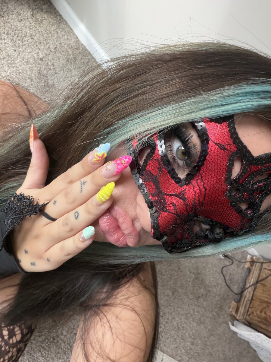 cakedupcaroline's tweet photo. yall better go get all my spooky szn content😚 https://t.co/bjvpgcIBnI https://t.co/vFakV1wEkc