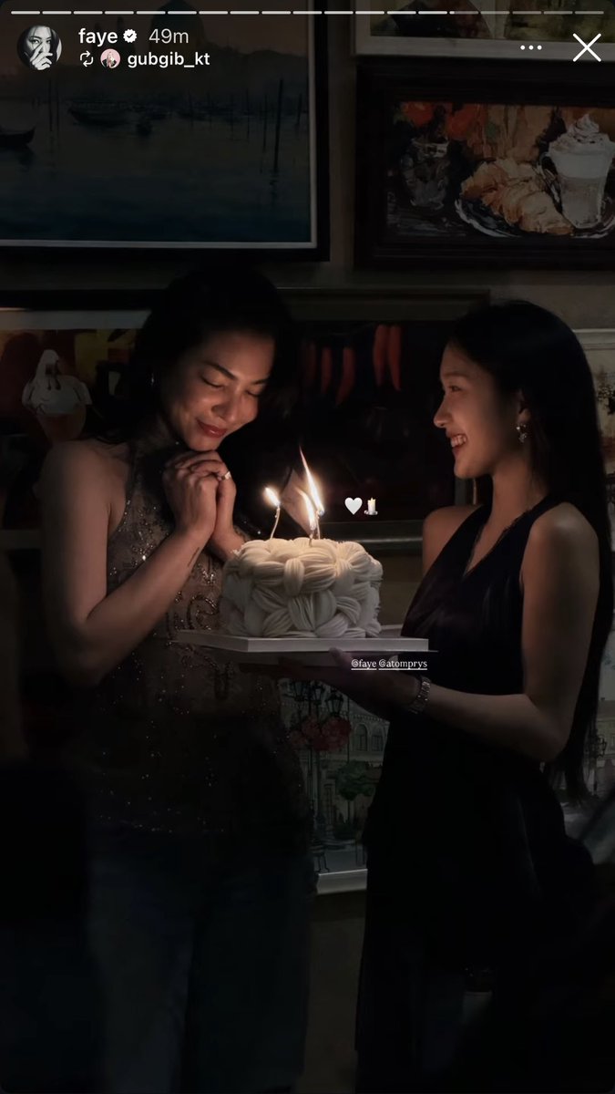 prilittt's tweet photo. Look at those happy faces! 😭😍
I love moments like this. Nothing complicated, just beautiful smiles, a birthday cake and happiness shared together. Such a precious memory for everyone who loves and supports them 🥹🫶🏻🌻🍑💛
#FayeAtom
#FayePeraya
#AtomPariya
#Fayemily https://t.co/8YsAQeHqOm