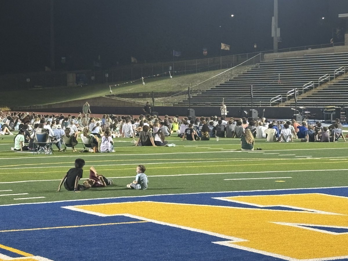 CoachLanceDale1's tweet photo. “What really matters is the gift we don’t deserve.” It is the unconditional love of Christ and the power of His resurrection.  So thankful that I coach and teach in a community that pours life, love, and Jesus into our community!  Kerrville, Tx is a special place.  #FieldsofFaith https://t.co/FMRRTgaJIo