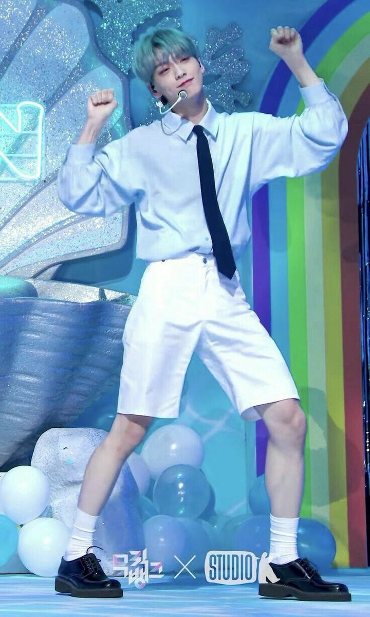 kamalfromtxt's tweet photo. i hope whoever stole my amazon package was also planning to be MuBank Dolphin Soobin for halloween https://t.co/UIzUg5L4Zp