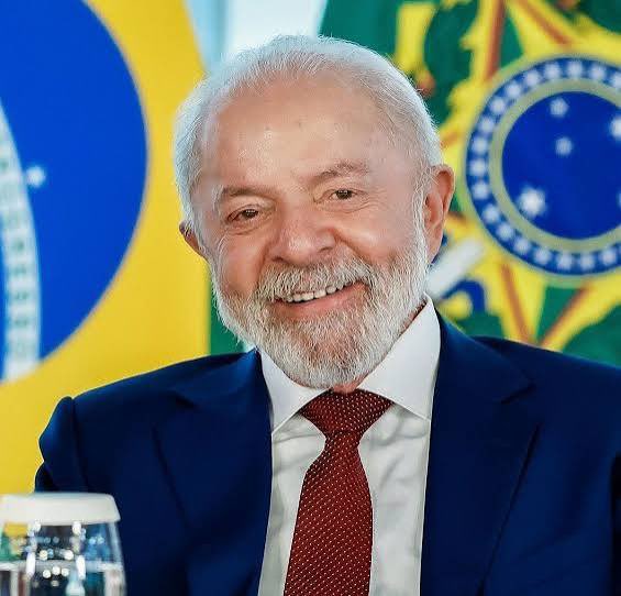 NJanfren's tweet photo. Com todo respeito, mas vai tomar no cu todo verme dessa seita bolsonarista!

O fim da escala 6x1 é um tapa na cara de vocês. Vocês votam nesses malditos da família Bolsonaro só porque eles são uns merdas preconceituosos que propagam discurso de ódio. Porque na moral? Eles não tem nada.

O bolsonarismo nunca fez nada pelo país, a não ser gerar mais ódio! 

EU VOTO NA ESQUERDA porque eles ajudam o povo brasileiro. Porque desde sempre a esquerda lutou pela saúde, lutou pela educação, lutou pela ciência, lutou contra a fome e, principalmente, lutou PELOS TRABALHADORES.

Eu sou Rick Azevedo! Eu sou Erika Hilton! Eu sou Luiz Inácio Lula da Silva!