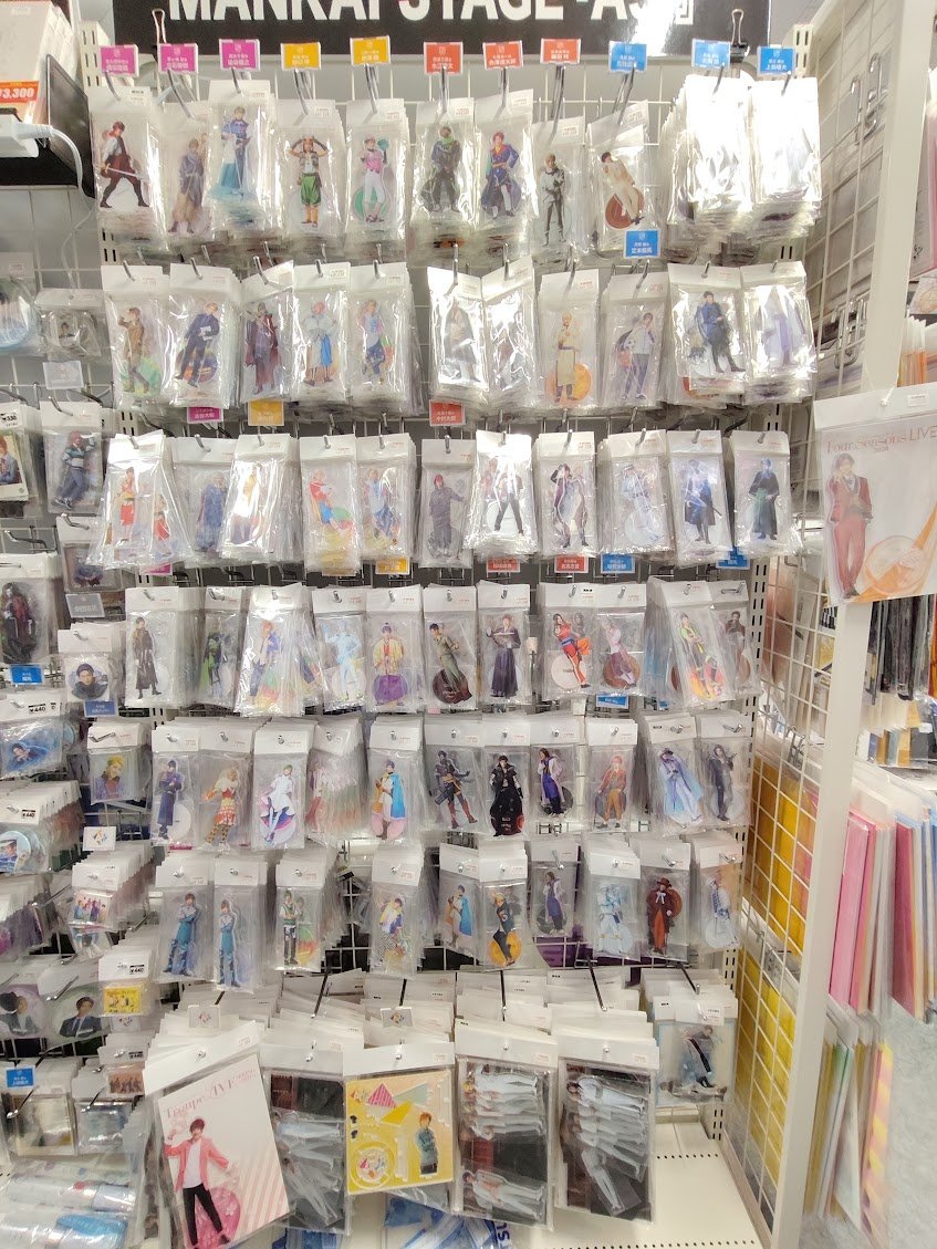 kbooks_cast_02's tweet photo. 【K-BOOKS Ikebukuro｜A3! live stage Merchandise Section】🌈✨

Looking for 2.5次元 musical merchandise in Tokyo? 🔍💫

🎁 Our selection may include:
▸ Bromides
▸ Can Badges
▸ Acrylic Stands
▸ Trading Cards
▸ Photo Cards
▸ Keychains
▸ Other Merchandise

We carry A3! live stage merchandise in store! 🛍️✨

Stop by K-BOOKS when you're in Ikebukuro! 💖🎉

📍Ikebukuro, Tokyo
🗺️ Google Maps:https://t.co/fzODAbdFH8

#2_5D #KBOOKS #Ikebukuro #Tokyo #エーステ