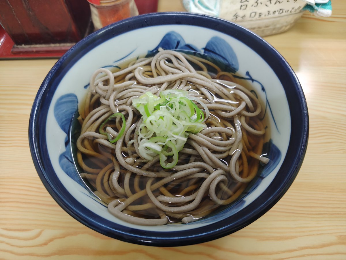 honmania10's tweet photo. 発車まで10分あったので駅そばをすする。美味し。 https://t.co/zCF2dELPup