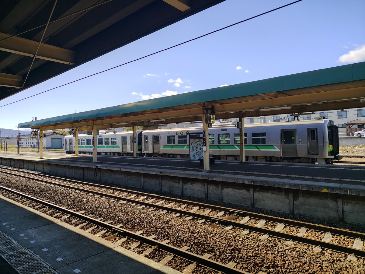 honmania10's tweet photo. 発車まで10分あったので駅そばをすする。美味し。 https://t.co/zCF2dELPup