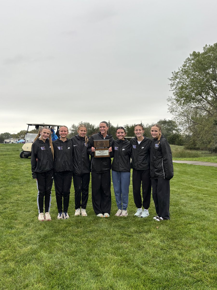 KHSGirlsTFXC's tweet photo. What a day for our girls as they take the A-3 Runner-Up 🏆 and advance to state!! The Bearcats took advantage of a great XC weather day and came up with big PRs—more importantly, they put together an amazing team race. Proud of this group and ready for State!! #NoLimit 🔵⚪️🐾 https://t.co/imAbvFJA9e