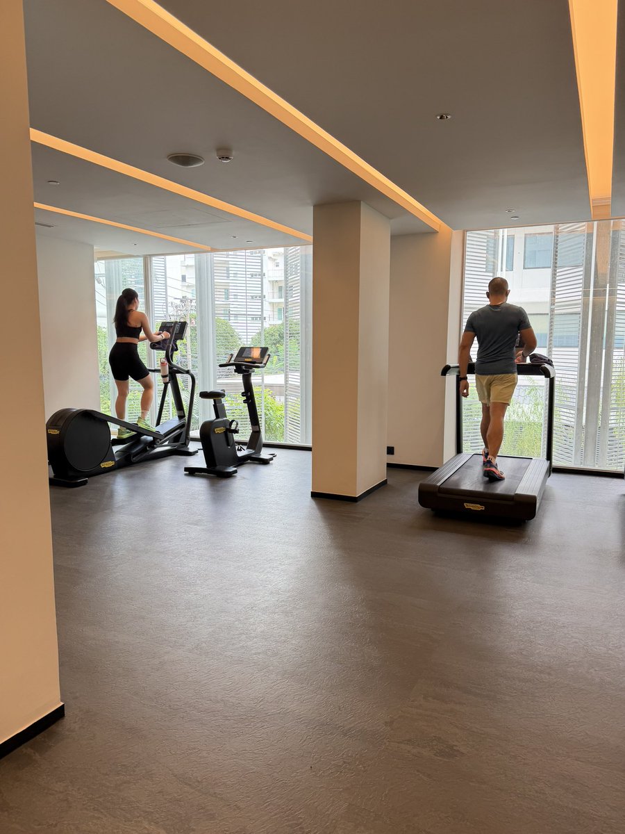 00k4ever's tweet photo. just finished my morning workouts and enjoying some faenly bananas 🍌 
don’t know why but bananas in Thailand just taste sweeter 🤭
have a great day JKRs 💜

#LingOrm https://t.co/m3uFj30cxc