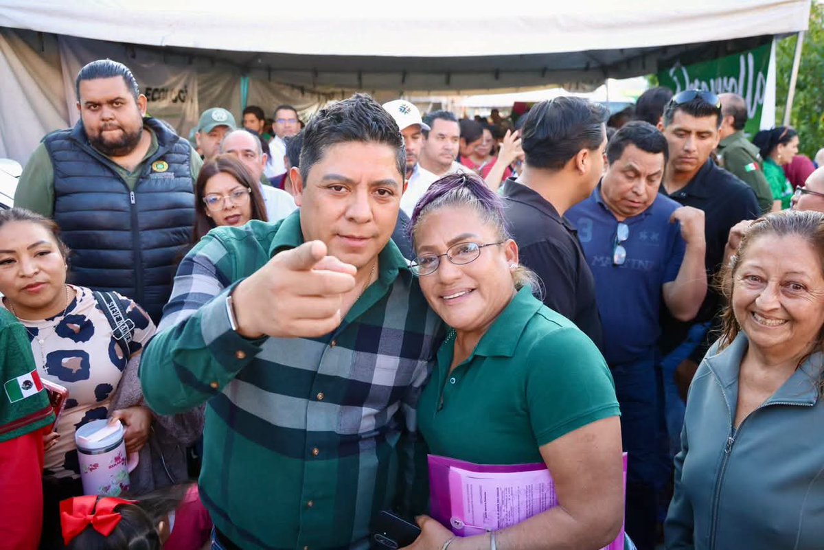 RGC_Mx's tweet photo. ¡Gracias por tanto cariño!🫶😎
Entre risas, abrazos y buenas pláticas, así disfrutamos nuestra visita al Fraccionamiento Gálvez. 

 Ustedes siempre me hacen sentir como en casa. 🏡💚 https://t.co/jSsNP3GX1D
