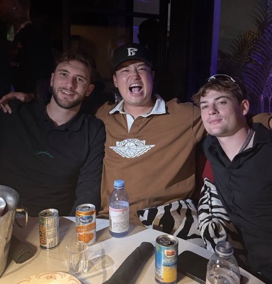 kittonacci's tweet photo. BURKE FINALLY TOOK THIS BOY OUT TO DINNER OH MY GOD https://t.co/j0GZAvrQSc