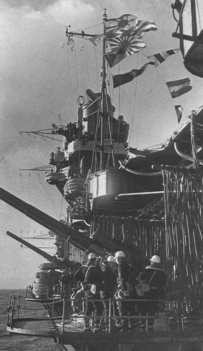 carllin117464's tweet photo. 空母「赤城」の写真。艦橋にあの有名な「Z旗」が掲げられていることから、真珠湾攻撃の直前に撮影されたものと推測される。
BY 凱文輕鬆聊日本 https://t.co/55QZg9y6bi