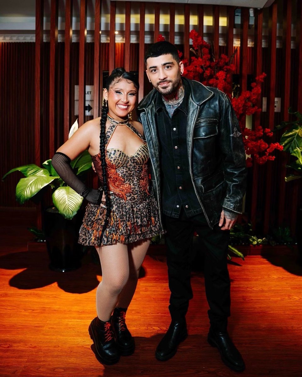 ZaynSquadBrasil's tweet photo. LINDOS! Zayn com Milena Warthon, ato de abertura do Peru ❤️ https://t.co/84AYudrBvJ
