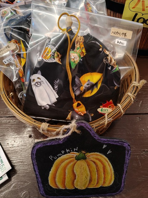 k_tohoho3940's tweet photo. ブログ更新しました〜♪
https://t.co/symQ6YxJiA
#KURA さんからの ハロウィン猫柄生地で
#巾着 が少しですが届きました!
プレゼントにいかが?
#趣味の店小さなしょっぷKISHINAMI
福島市天神町1-24 https://t.co/JOgcNFMhIu