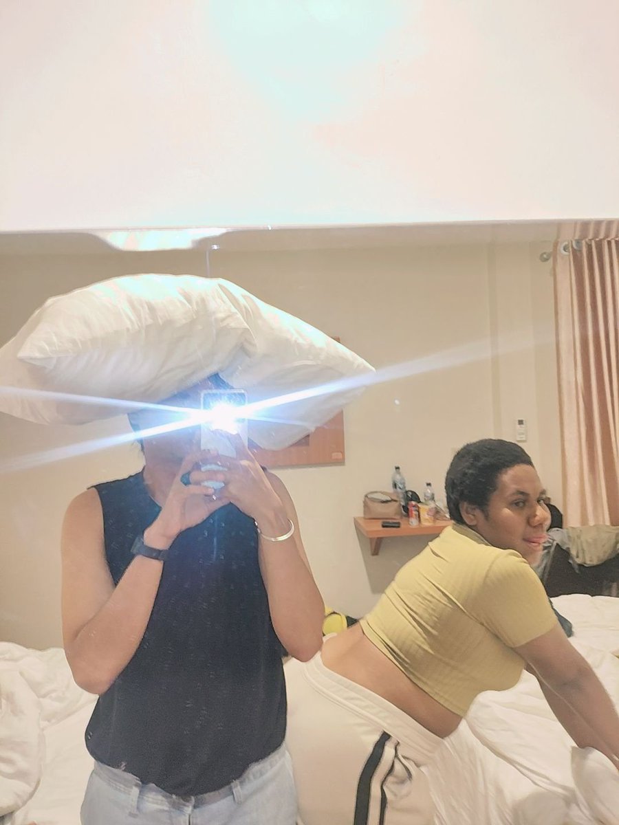 Alvoy_07's tweet photo. Makasih dah di ajak staycation mommy aku, yang minat Ama mommy aku bilang yah😏 https://t.co/CYS9V0zvjz