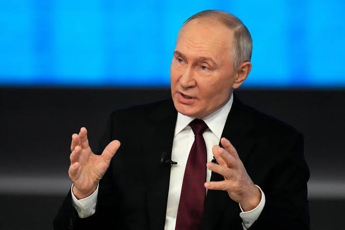 axelvasas0's tweet photo. Russia gives 12 hours of ultimatum to Ukraine to surrender, otherwise Russia will not give it second chance.

Russia says time is over for Ukraine to sustain war with it, if Ukraine does not bow down, it will be removed from map of the world. https://t.co/PCwikPWYqH