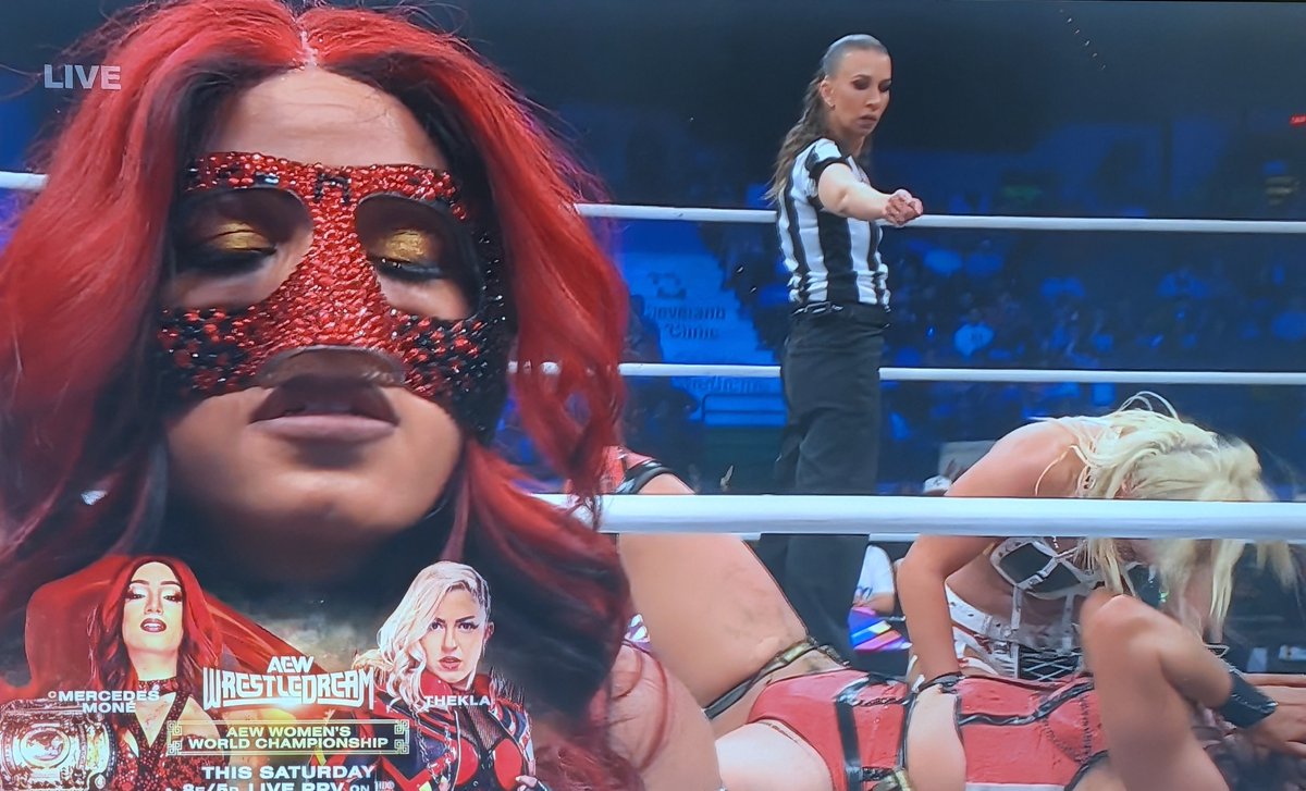 oralcarter's tweet photo. #DivineDominon &amp; #AEW Women's World Champion #MercedesMone vs #TriangleOfMadness 

#AEWDynamite 

Triangle get the win, after Julia face misted #LenaKross https://t.co/3PkAN0YkvD