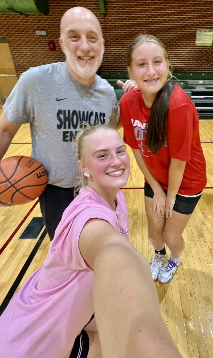 coachbgorman's tweet photo. #ShowcaseBasketball #TrainingDay 

@AddyThompson28 @LColeman2029 

In the 🧪 and putting in the 😅💦💯 
#HardWorkPaysOff #UnseenHours 

@coachbeckett @IGBRRMedia ✍🏼
@TweetsbyCoachP @PGHAkeem 
@NE2K_Rich @WorldExposureWB 
@CertifiedBball @PrepGirlsHoops 
@ShowcaseMediaCo @JrAllStarIN 
@PGHIndiana @ProspectShowcse