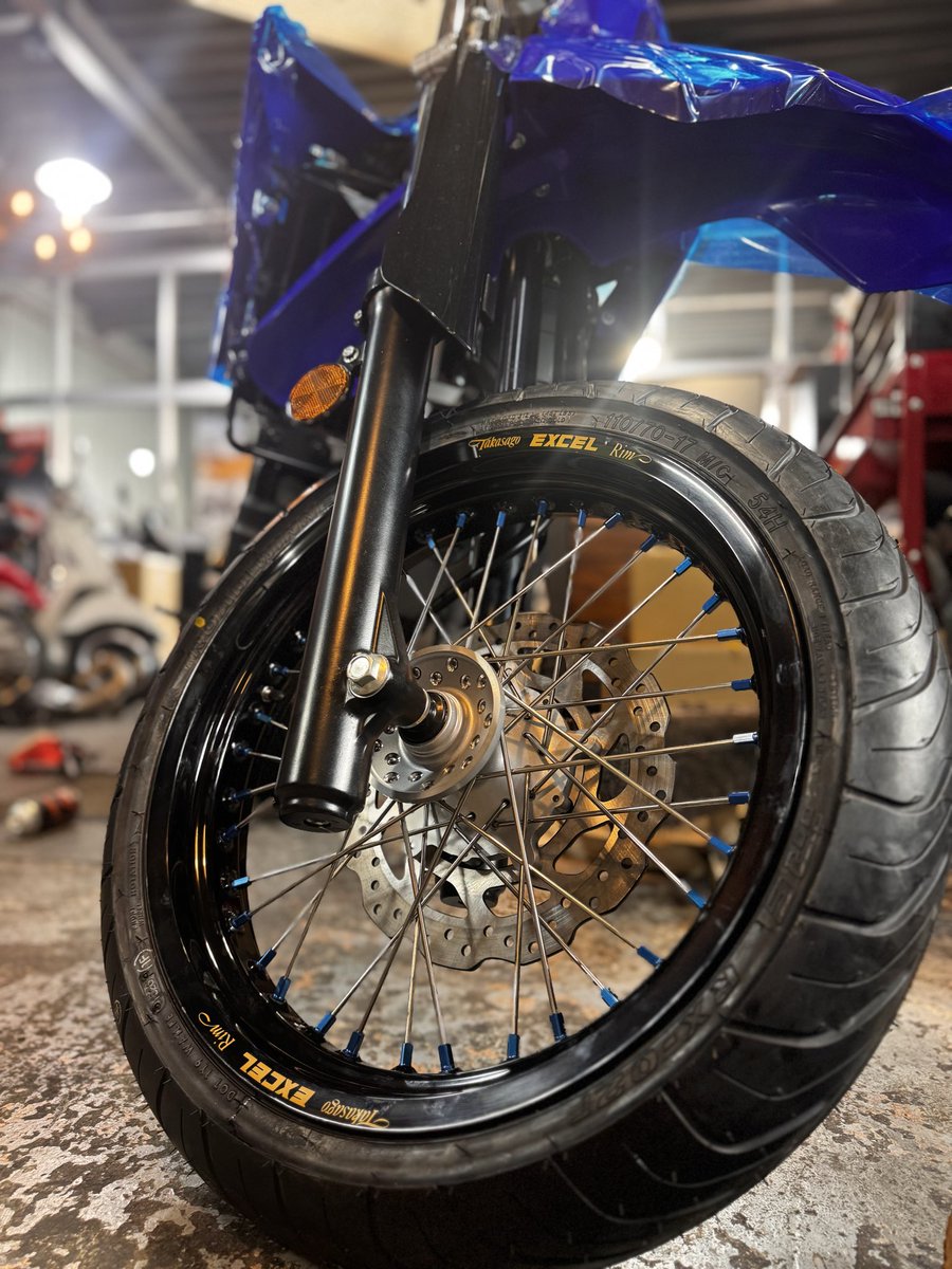 STARSTRADING's tweet photo. WR125R��タードカスタム

ご成約いただきましたWR125Rに
モタードホイールを組ませていただきました！
街乗りも楽しく行きましょ〜！

#モタード #WR125R https://t.co/3V2EqWzBMx
