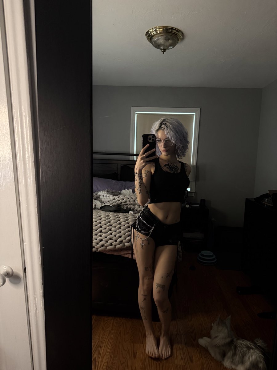 tiffanyrainee's tweet photo. caught myself looking kinda adorable today and now i need someone to confirm i'm not imagining things… help a girl out? 🩷 https://t.co/DYbT5kUjE2